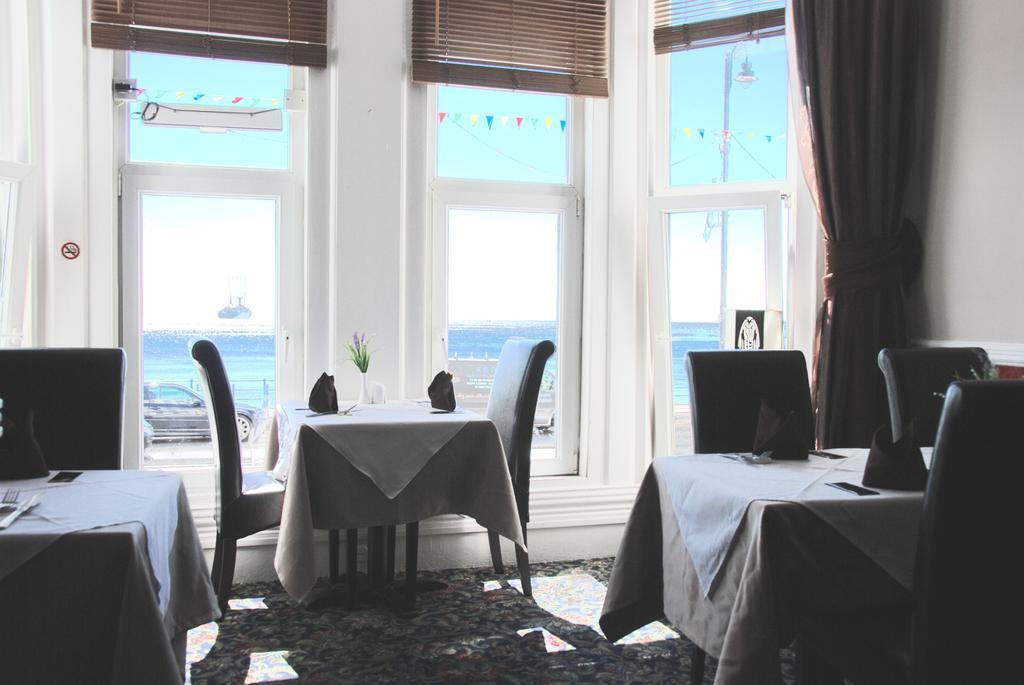 At Caledonia Hotel Дъглас Екстериор снимка